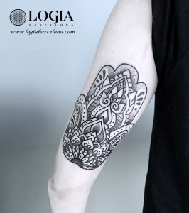 tatuaje-brazo-fatima-mandala-Logia-Barcelona-Dasly   